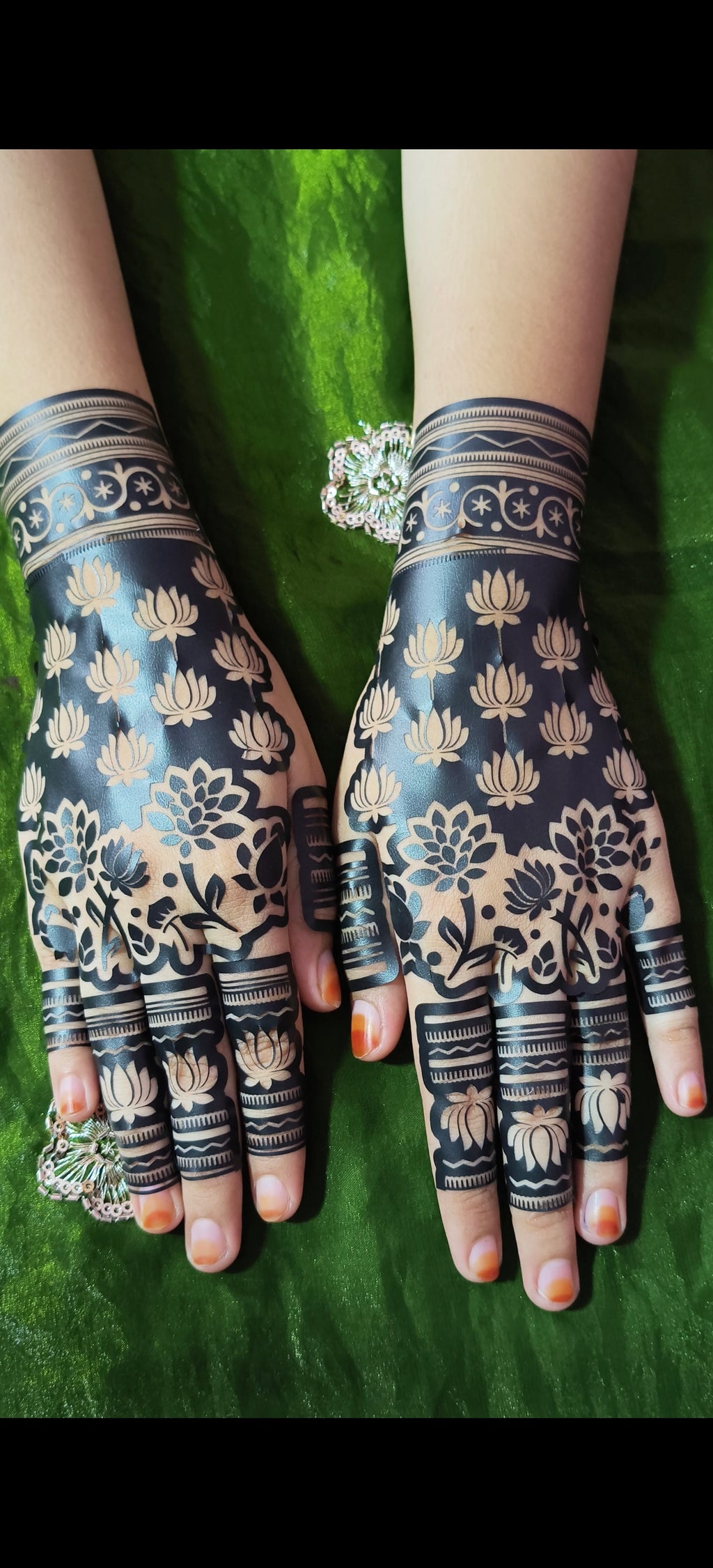 Double hand design